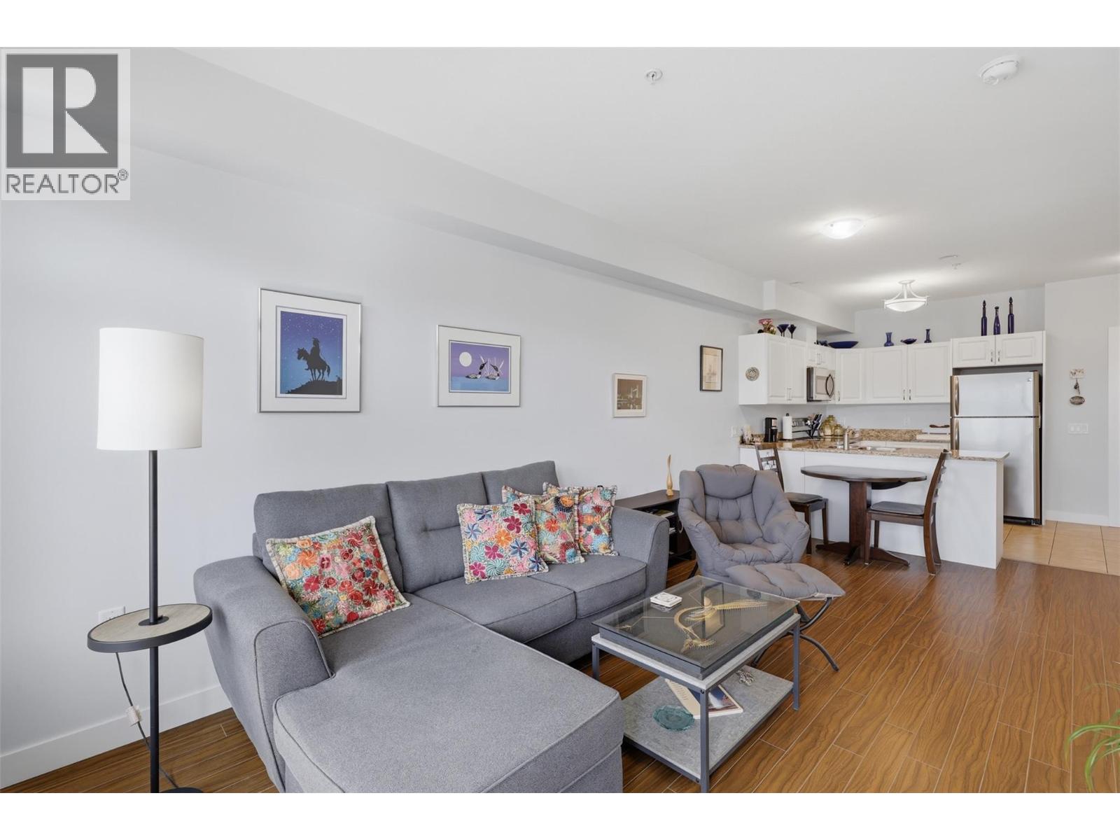 #300 760 MAYFAIR Street - 16
