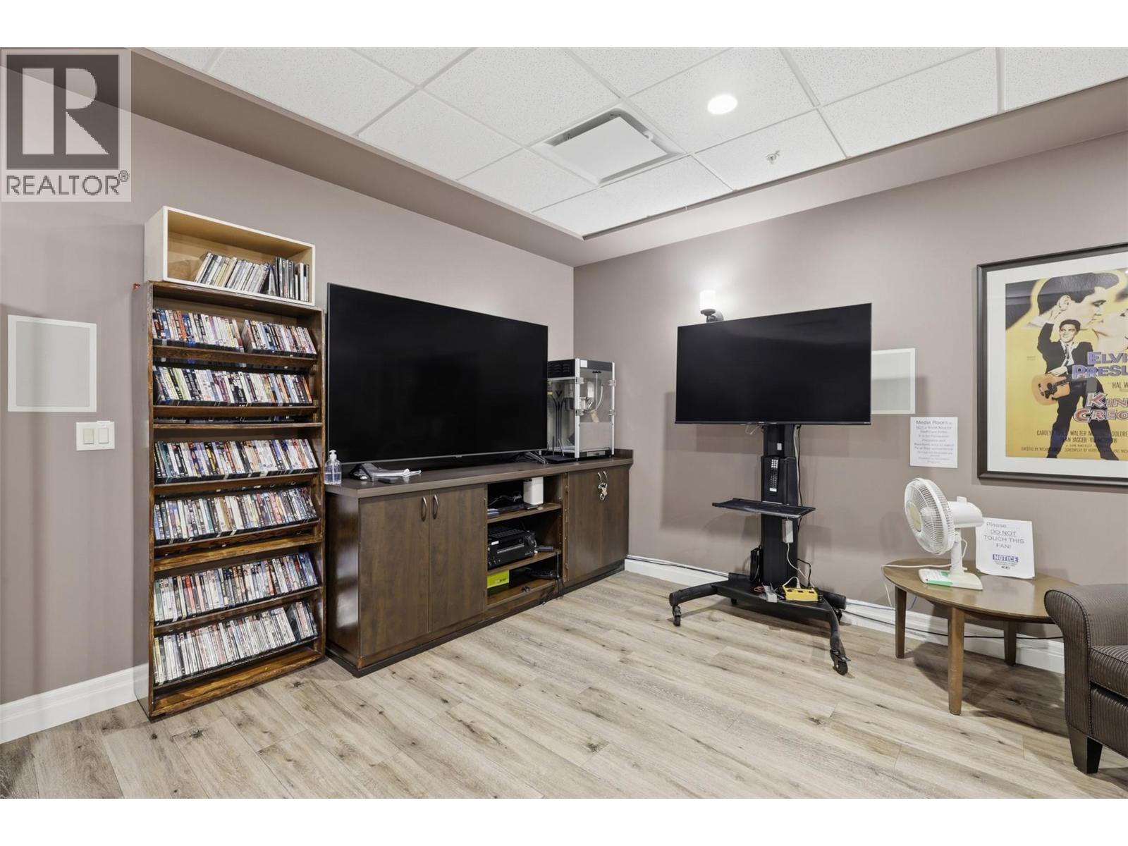 #300 760 MAYFAIR Street - 27