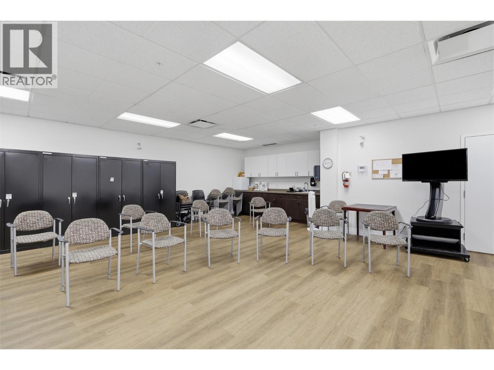 #300 760 MAYFAIR Street - 30