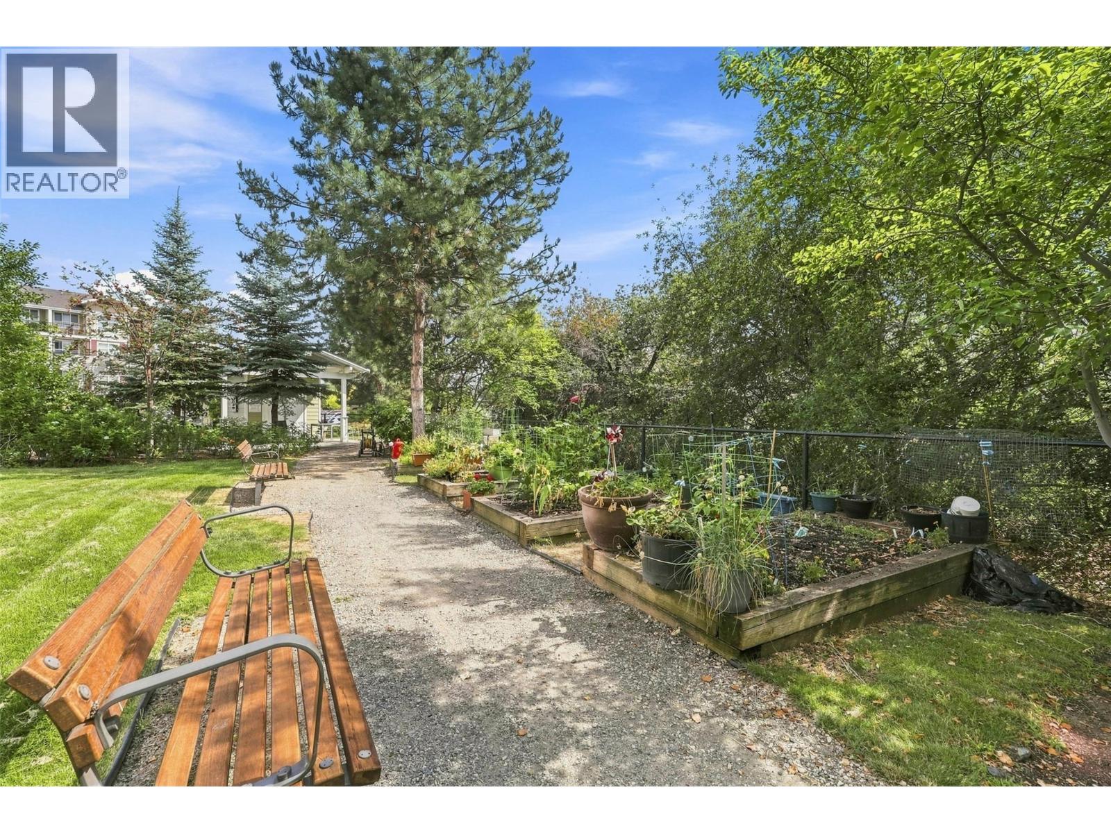 #300 760 MAYFAIR Street - 40