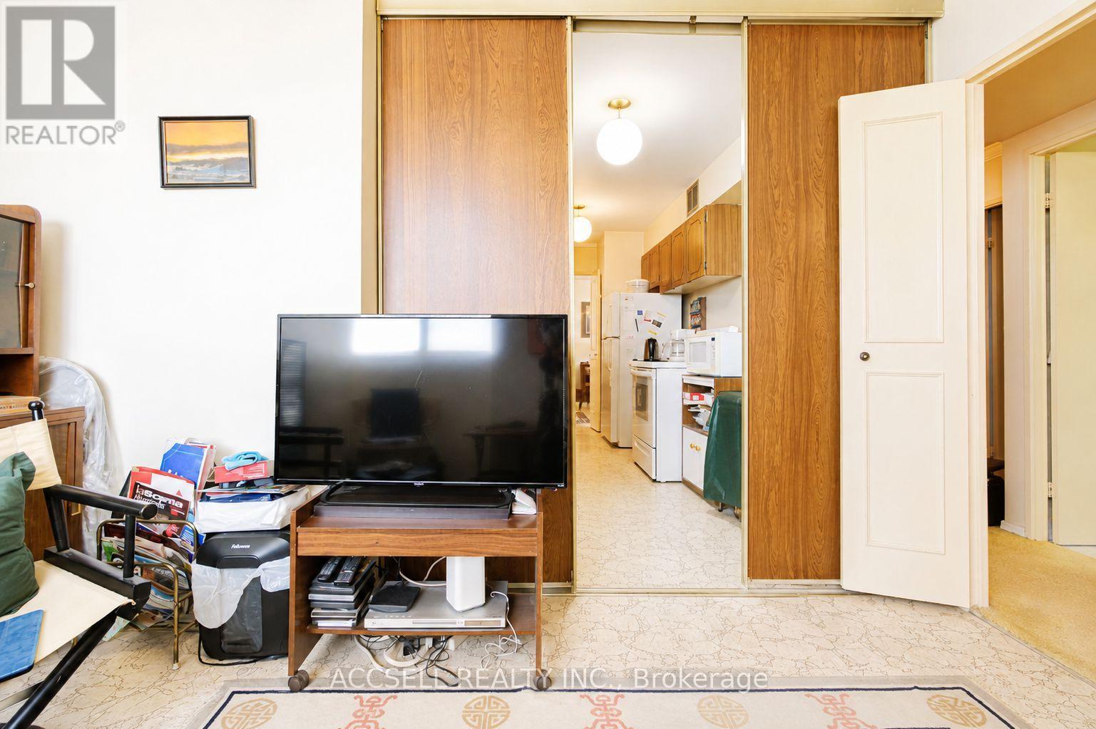 #1402 45 SILVER SPRINGS BOULEVARD - 22