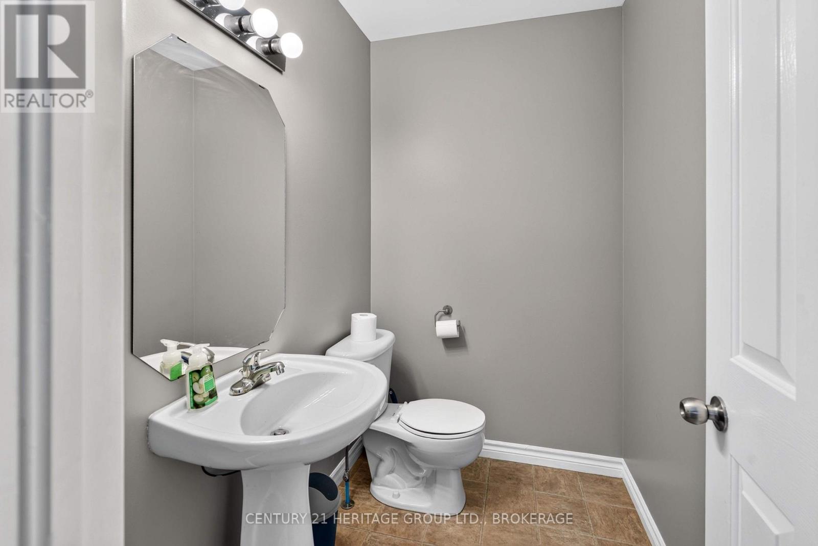 855 LOTUS AVENUE - Image 10