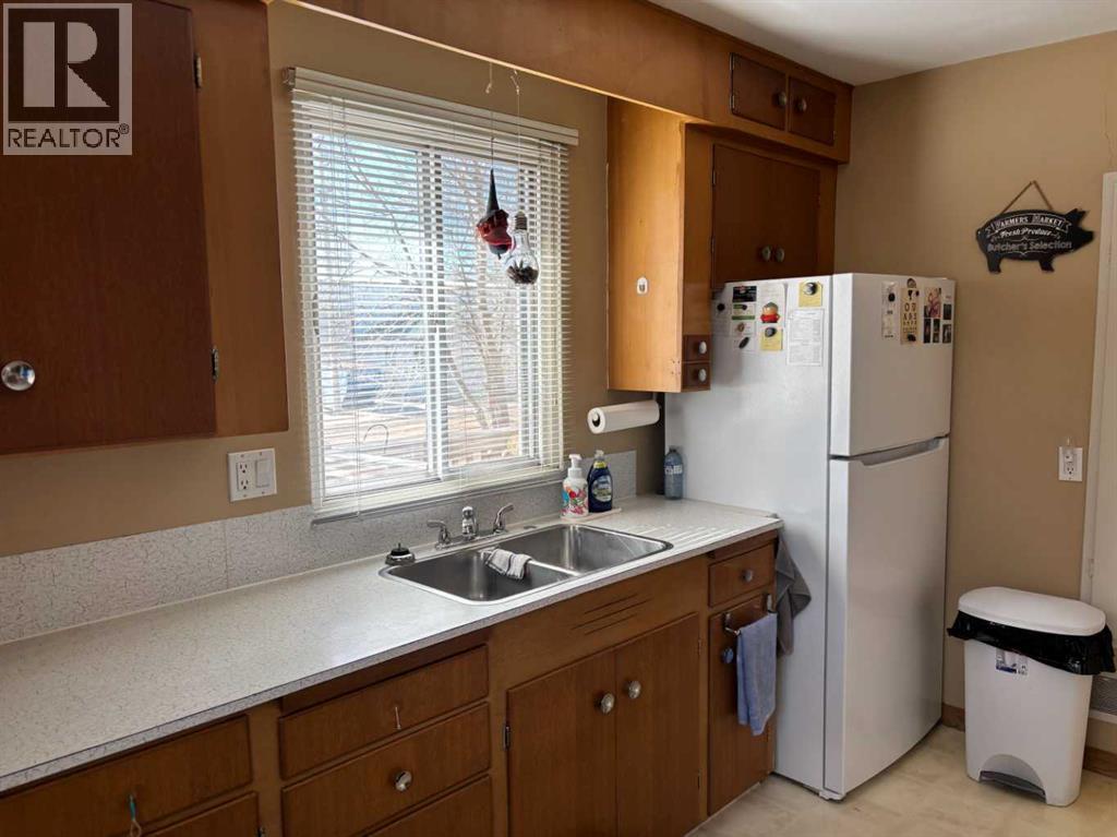 110 RAILWAY Avenue - 6