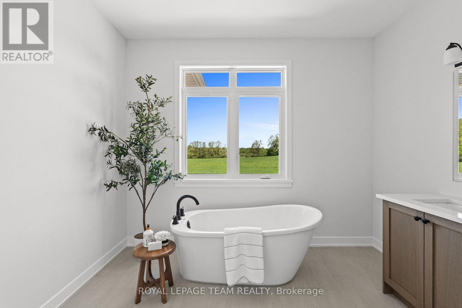 109 ALCOCK DRIVE - 32