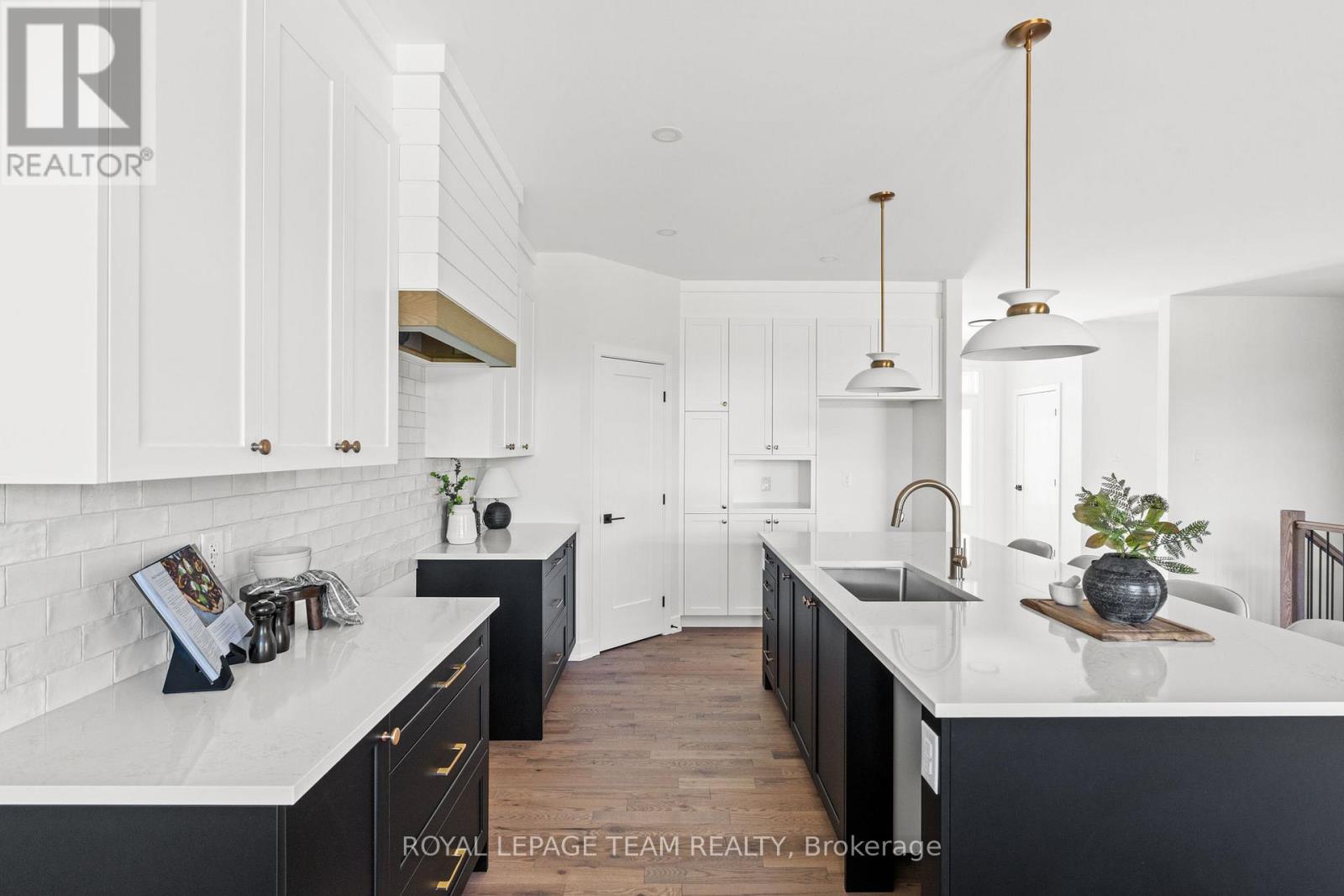 109 ALCOCK DRIVE - 7