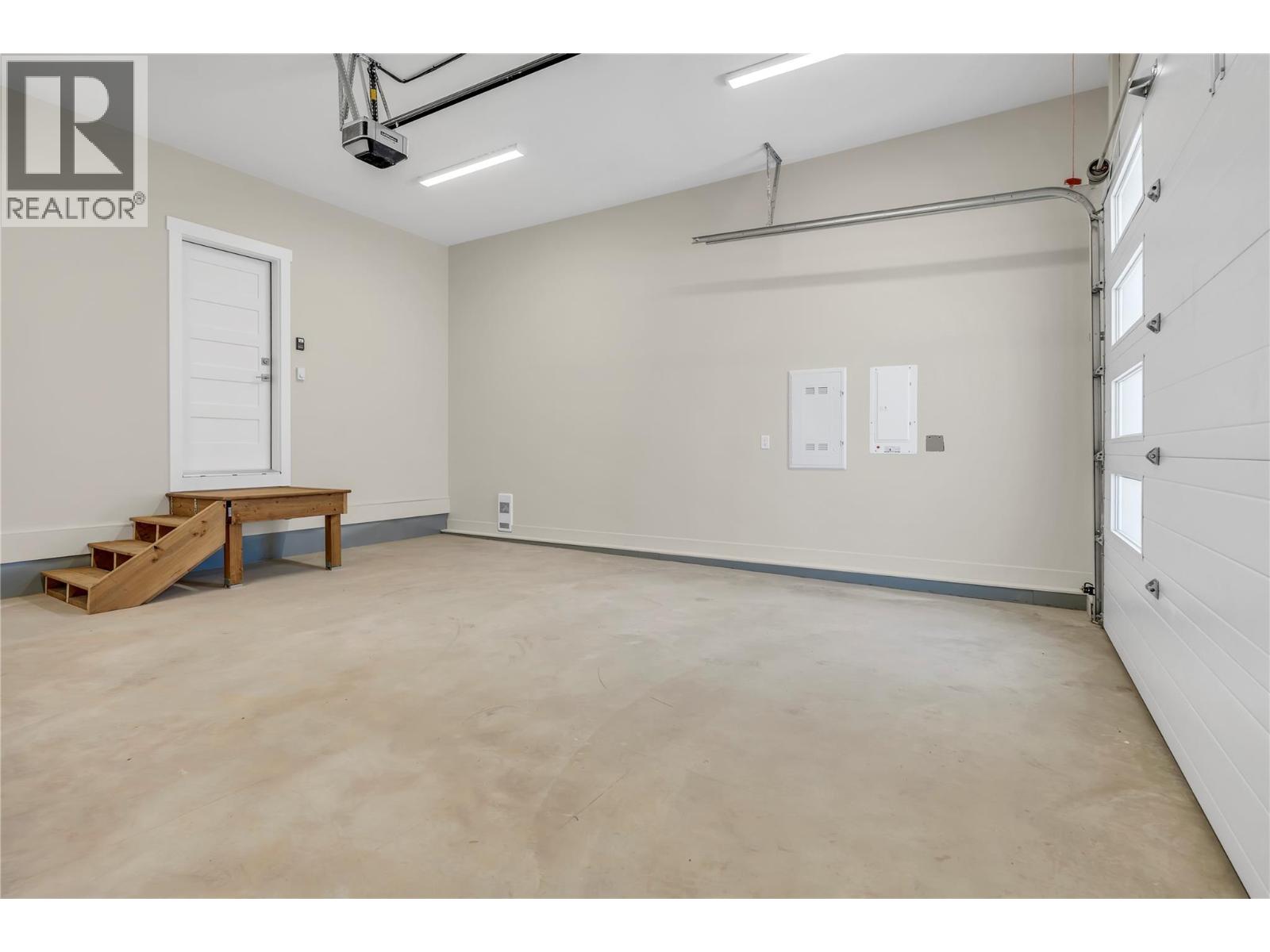 522 Similkameen Ave - 10