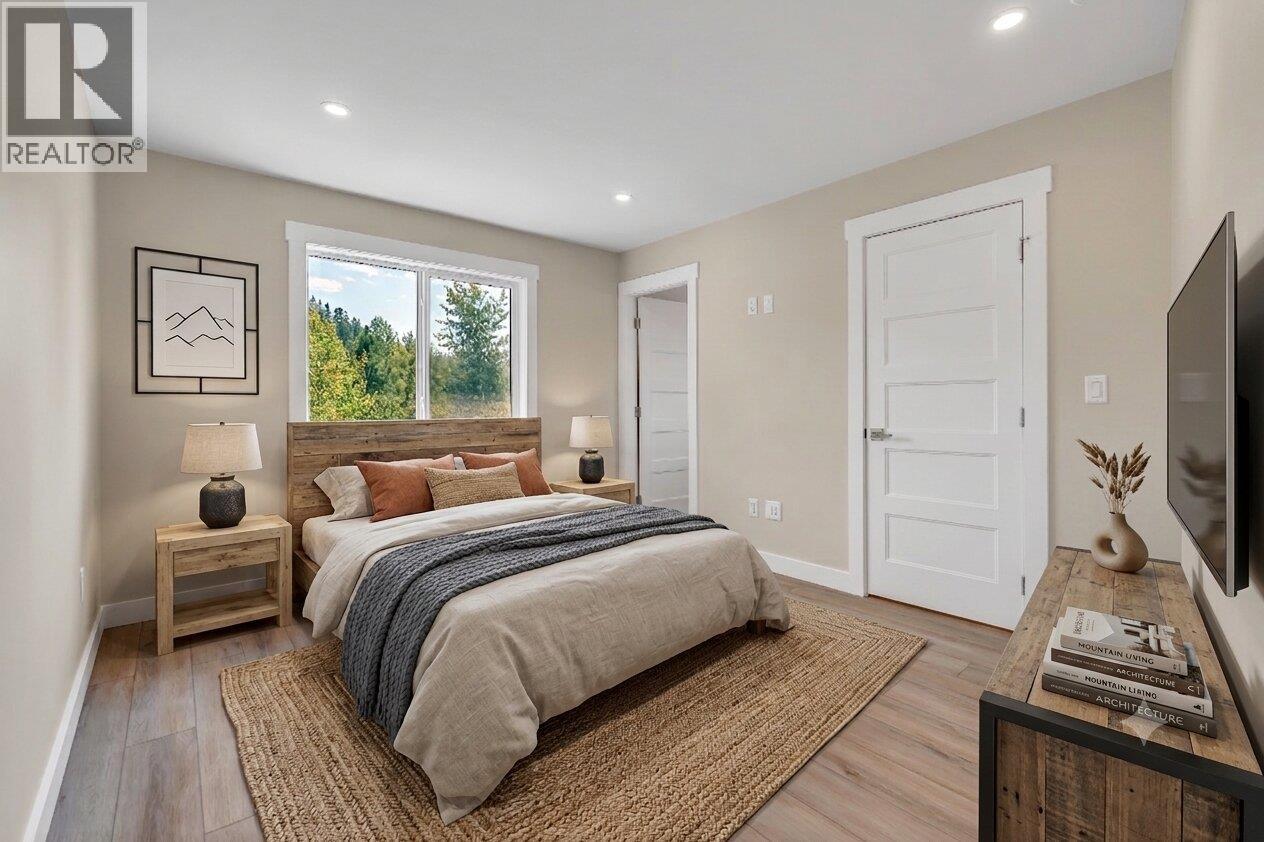522 Similkameen Ave - Image 4