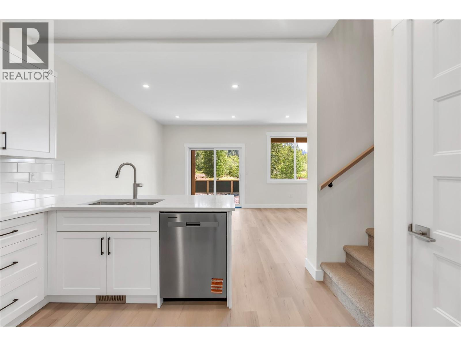 524 Similkameen Ave - Image 4