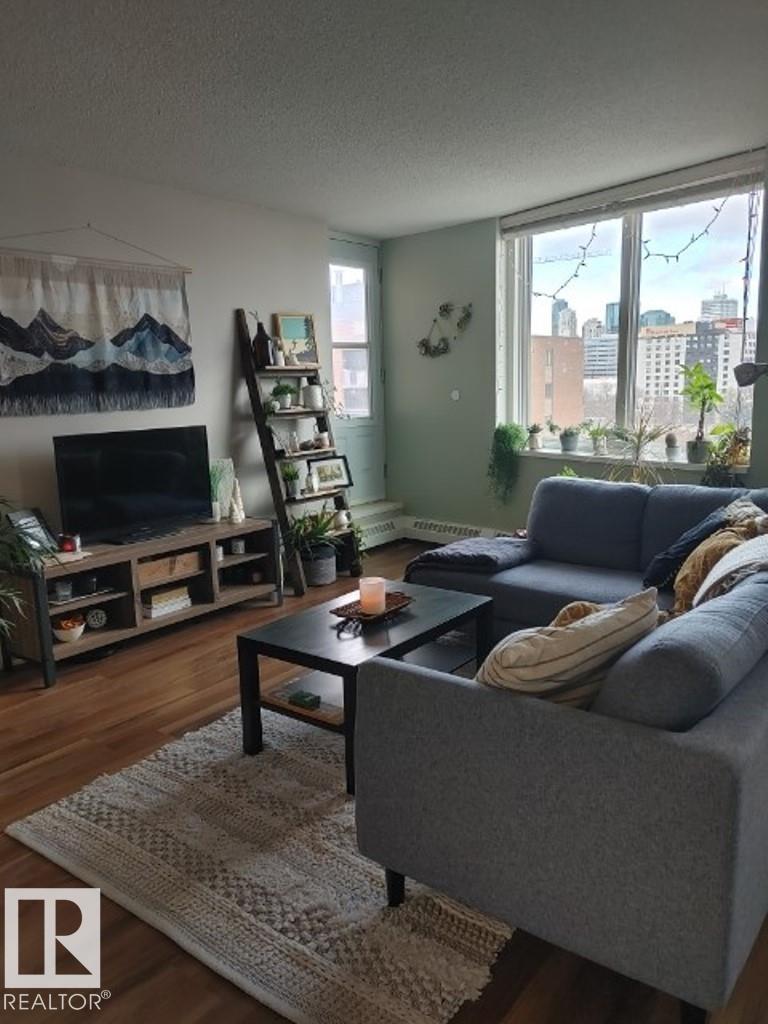 #903 9916 113 ST NW - 61