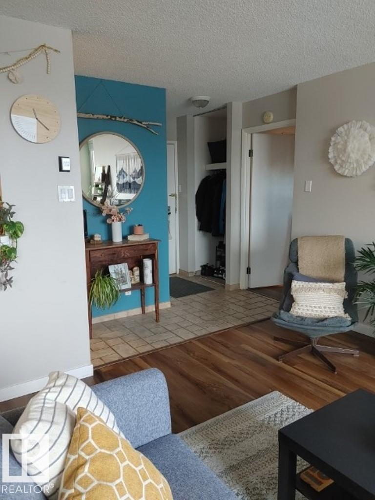 #903 9916 113 ST NW - 62
