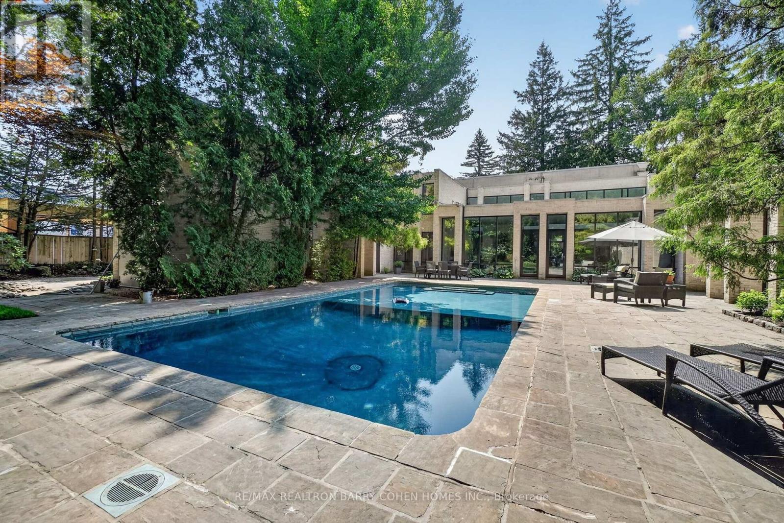 12 TUDOR GATE - Image 41