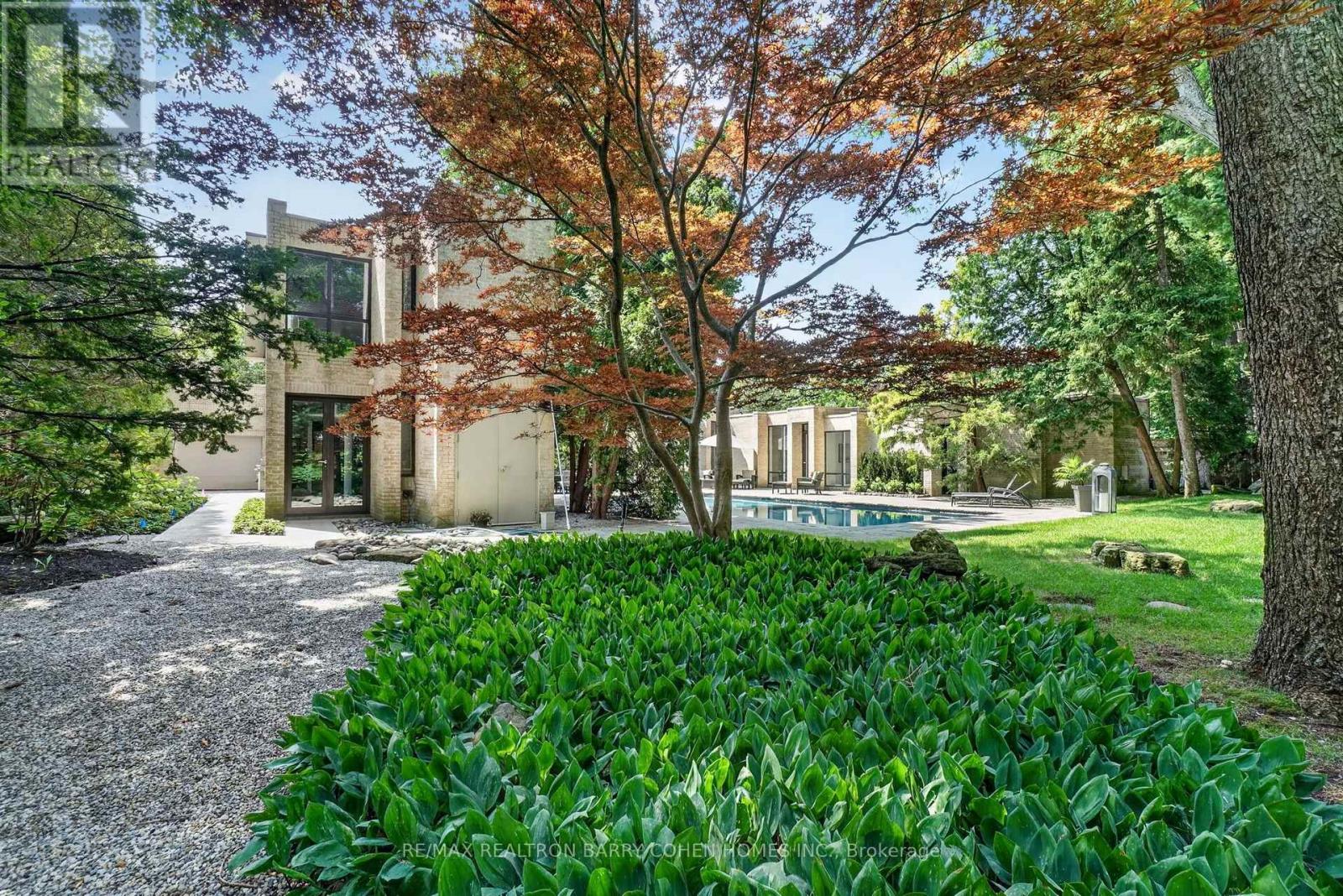 12 TUDOR GATE - Image 42