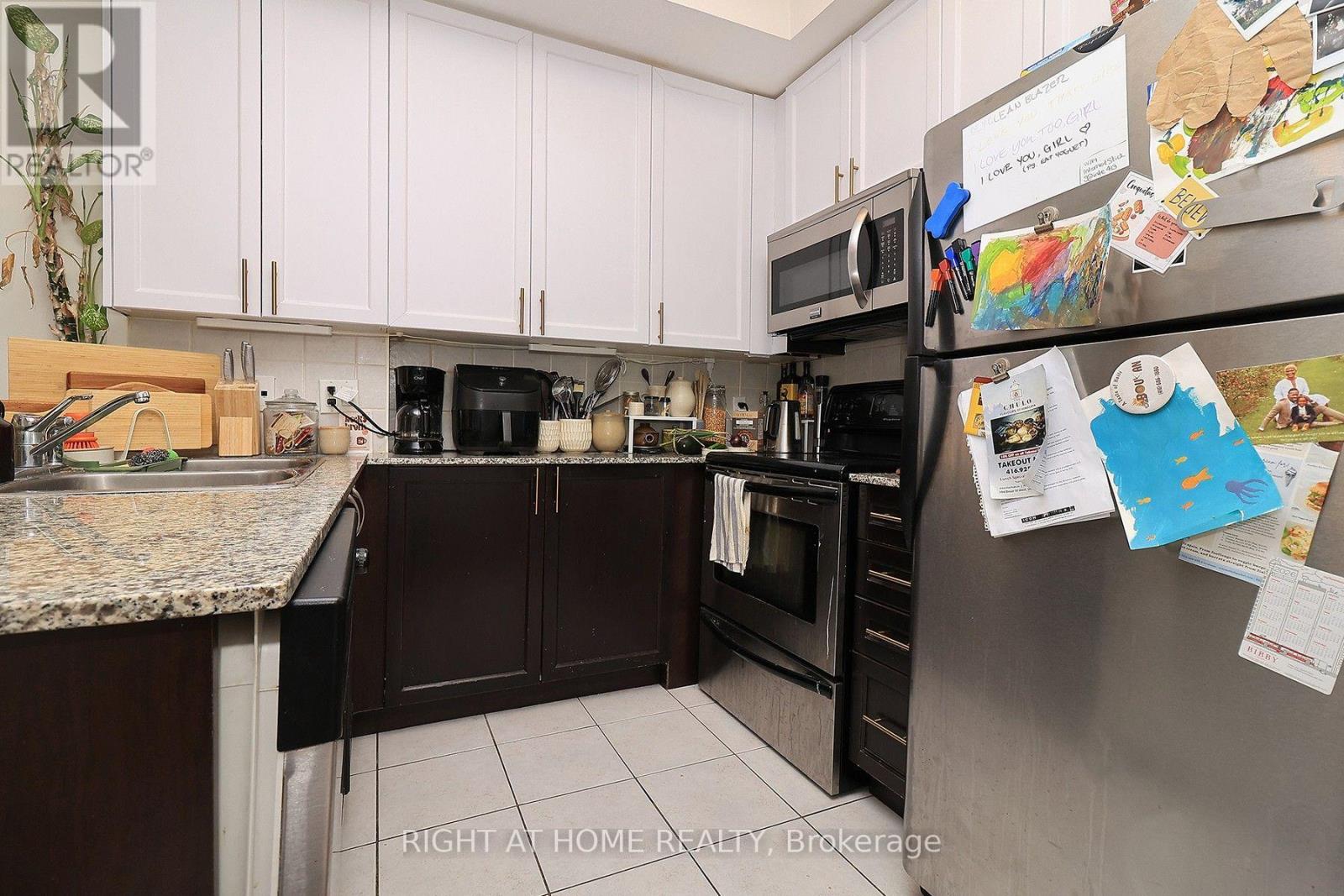 #TH12 78 CARR STREET - 13