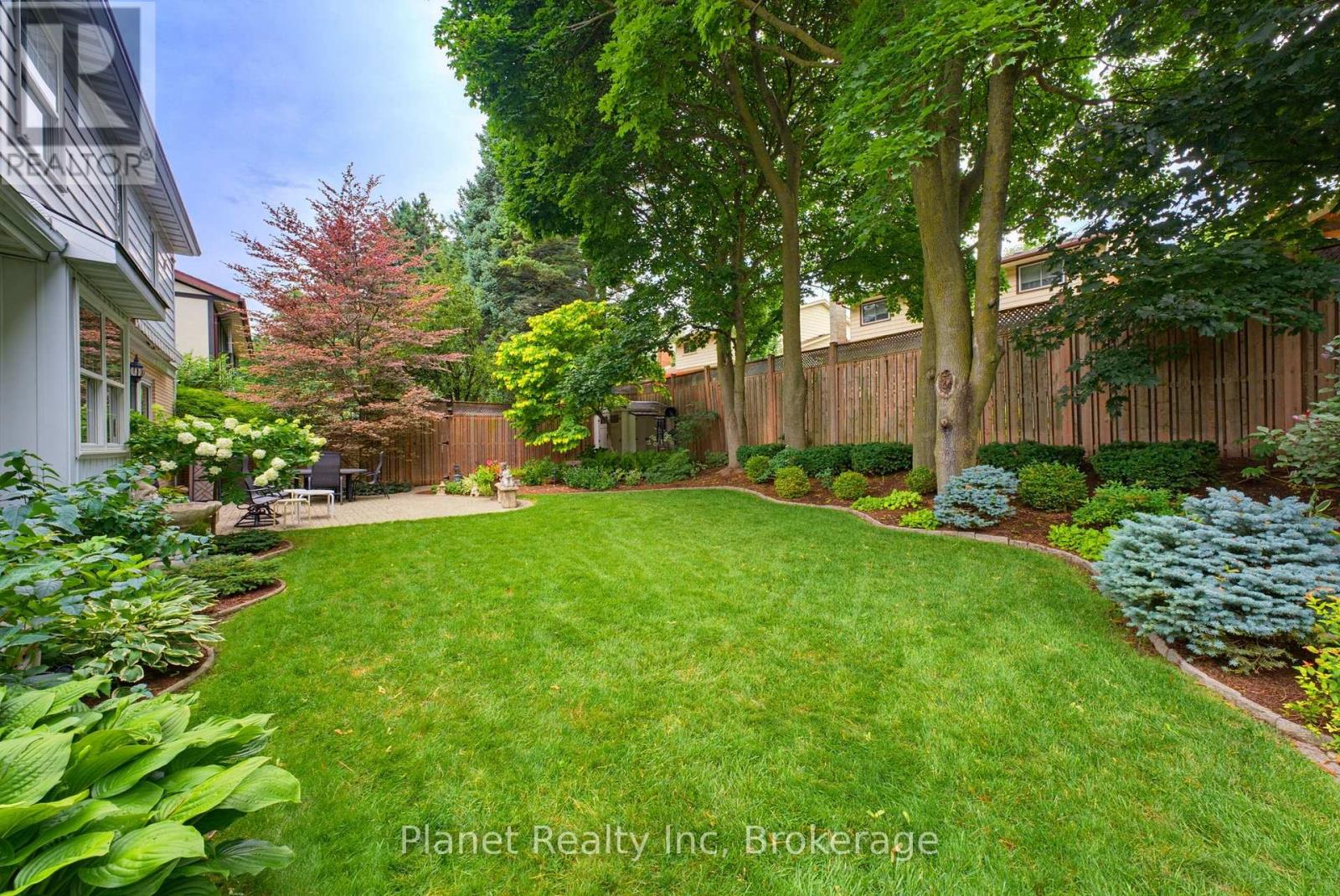 106 THORNDALE PLACE — photo 2