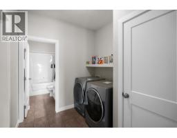 Living room - 2304 62 Street, Camrose, AB T4V5J8 Photo 13