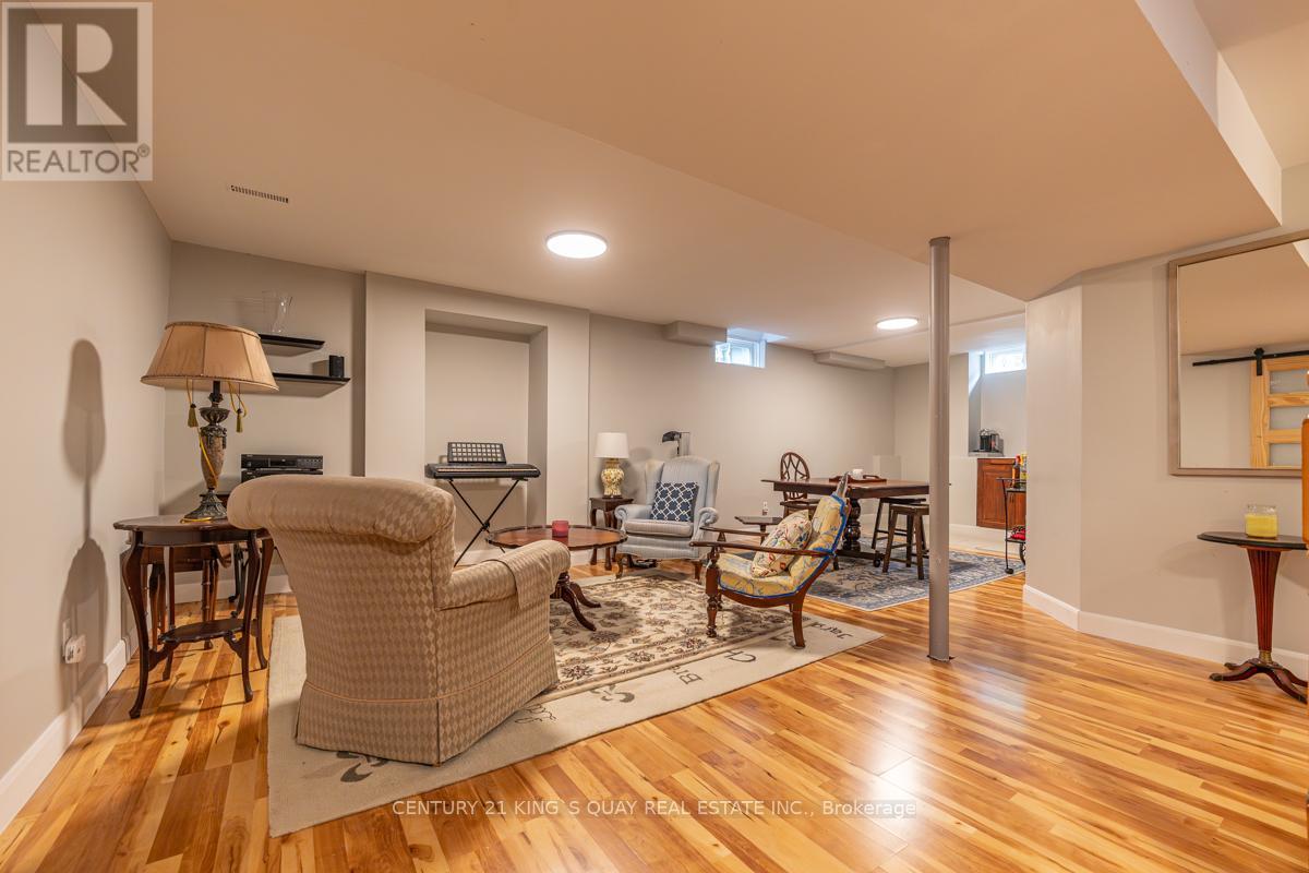 40 STONEHILL BOULEVARD - 32