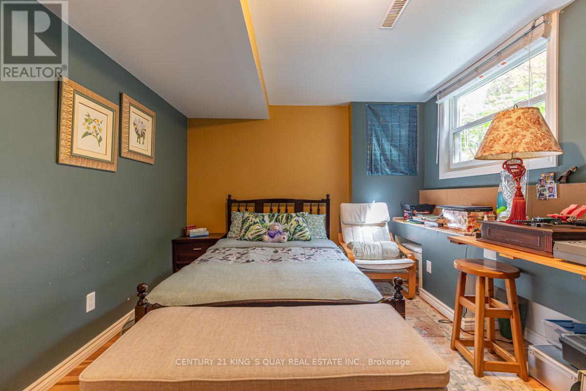 40 STONEHILL BOULEVARD - 38