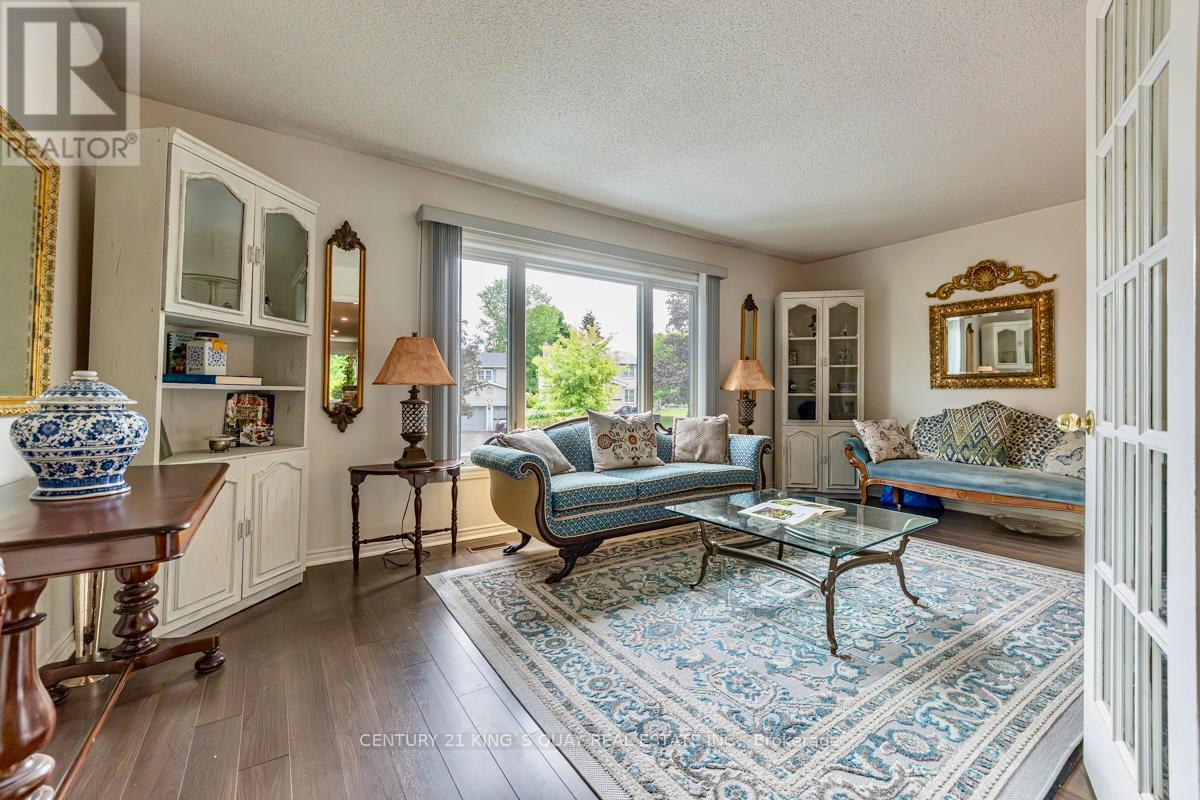 40 STONEHILL BOULEVARD - 4
