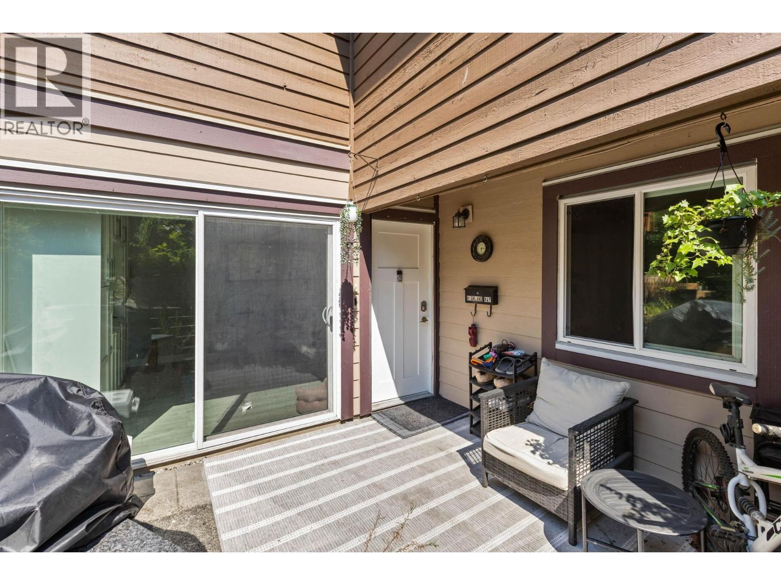 2 302 HIGHLAND WAY — photo 2