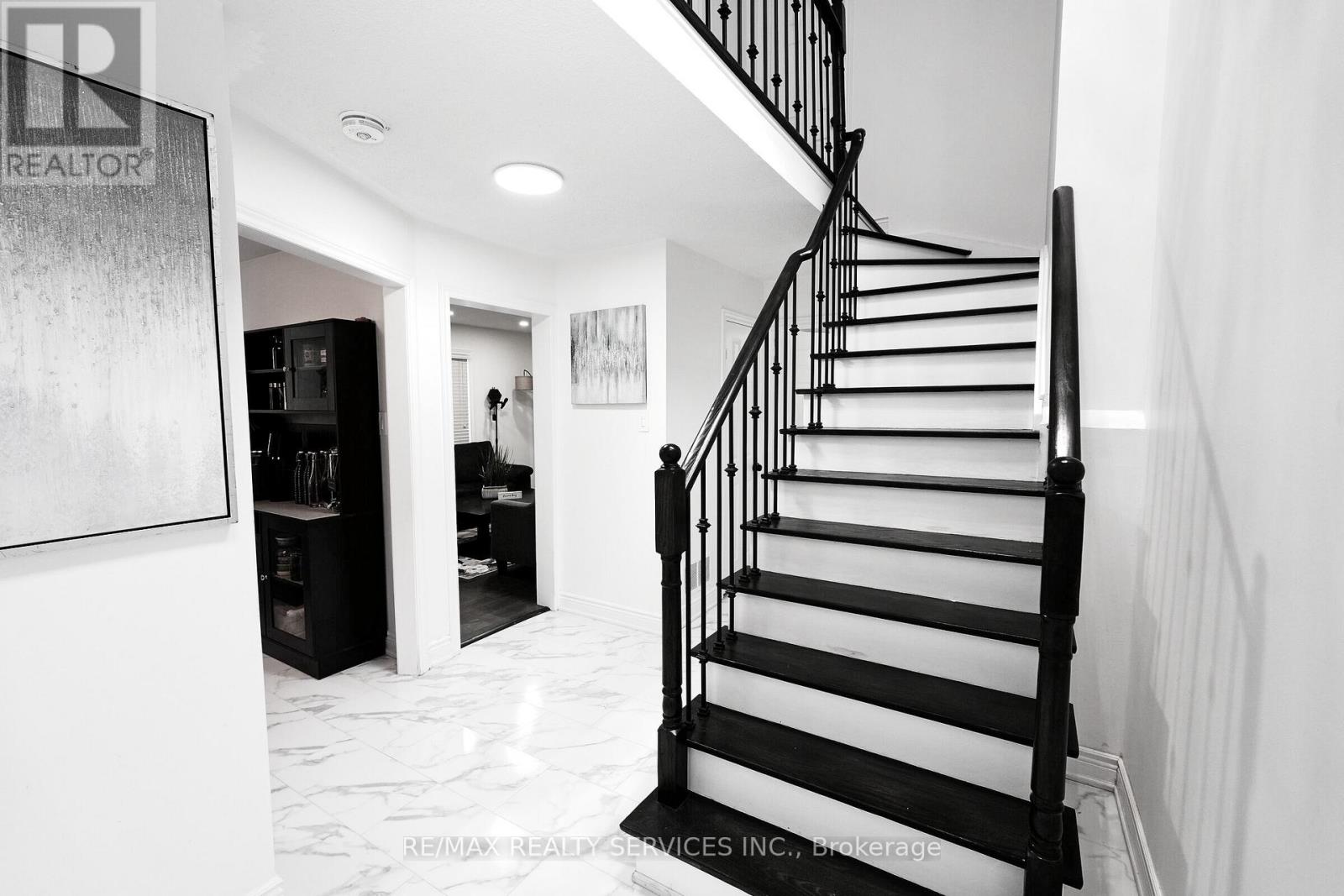 8 YEOMAN DRIVE - 5