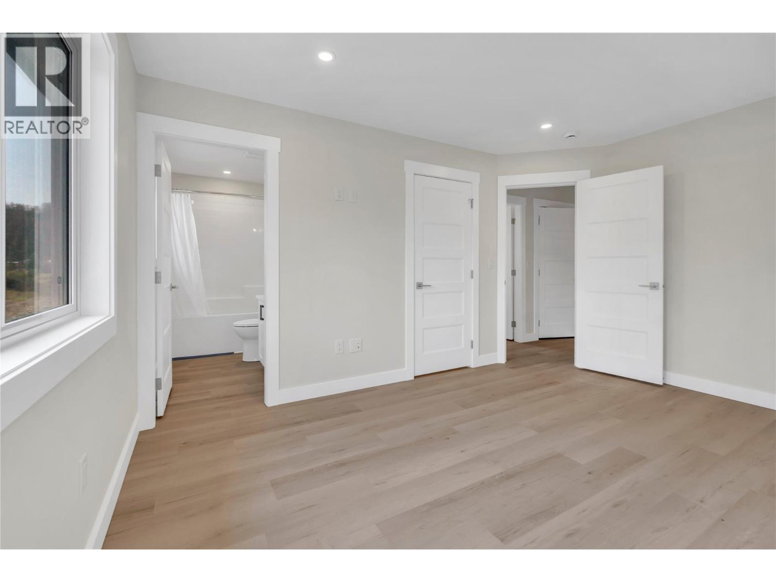 526 Similkameen Ave - Image 10