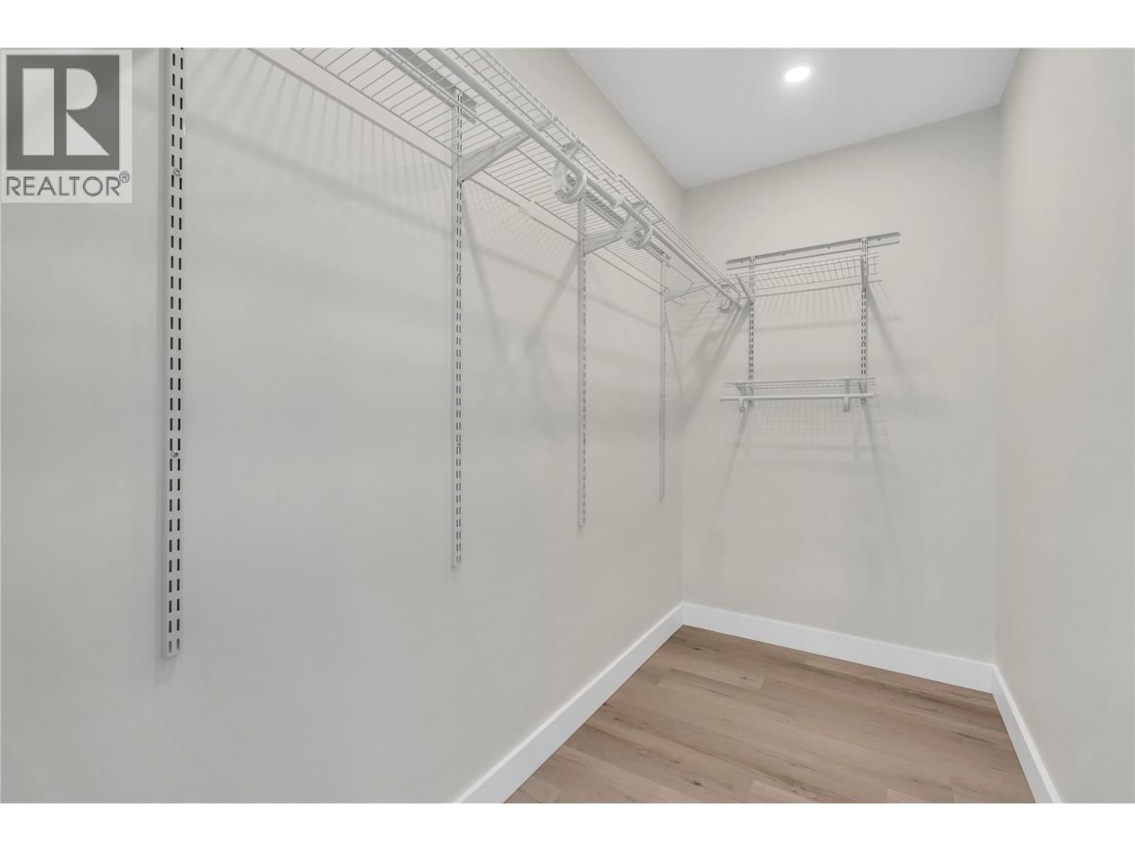 526 Similkameen Ave - Image 11