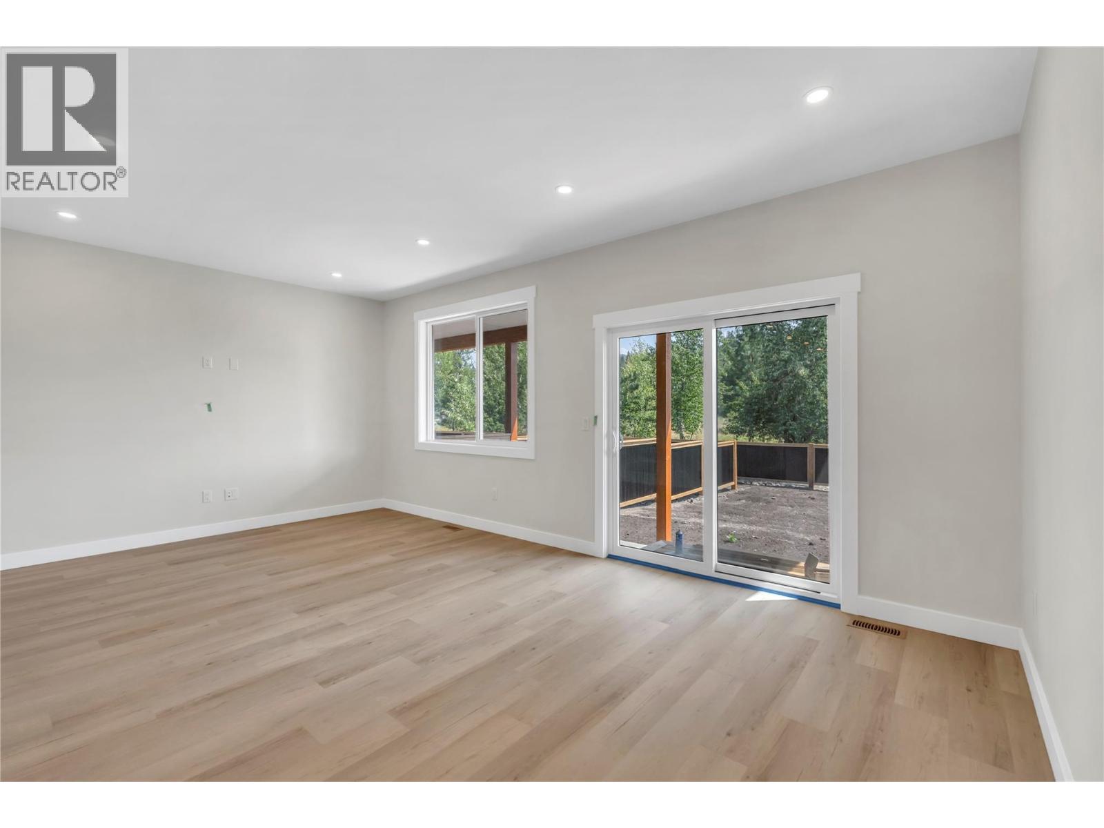 526 Similkameen Ave - Image 5