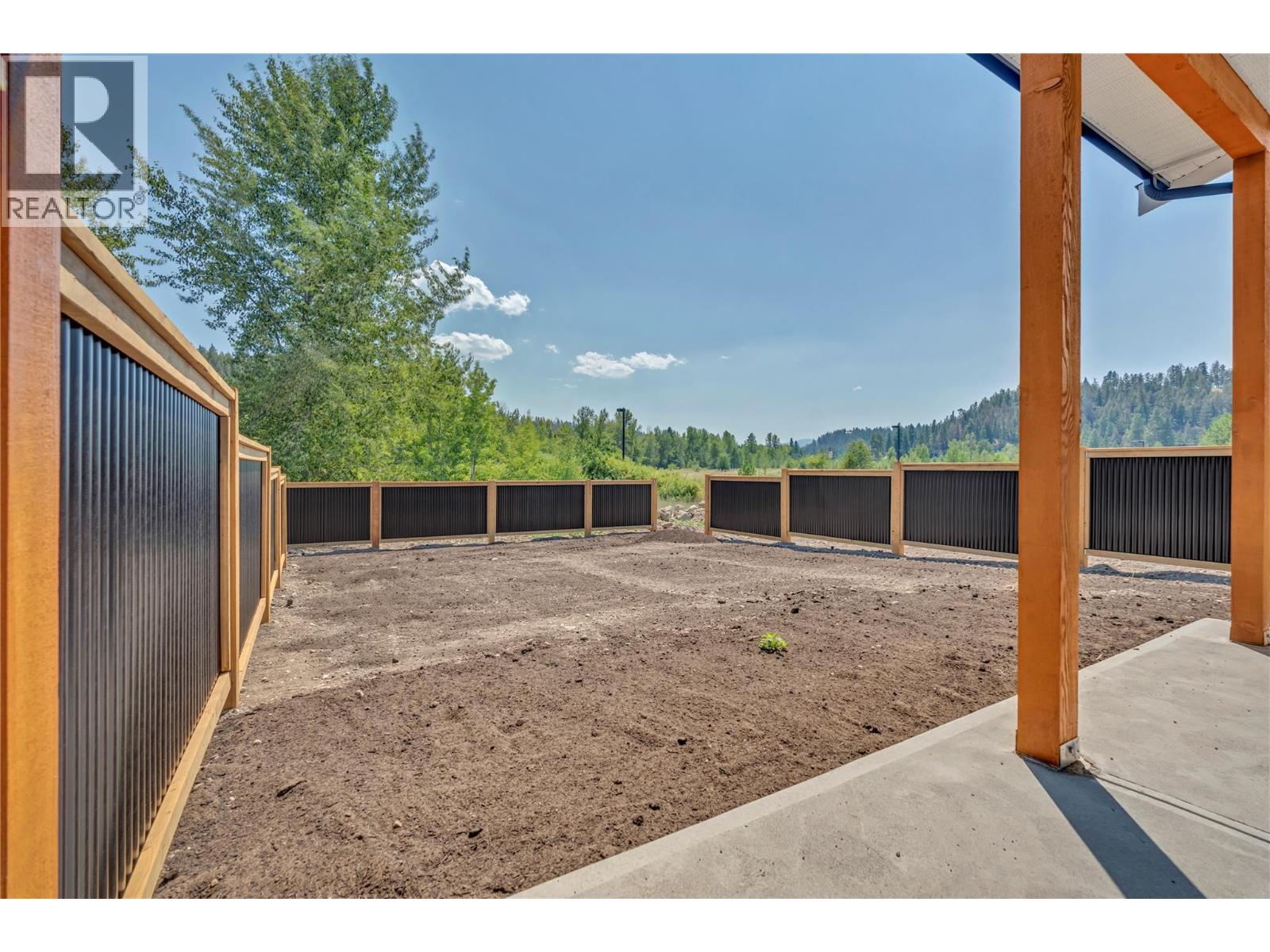526 Similkameen Ave - 17