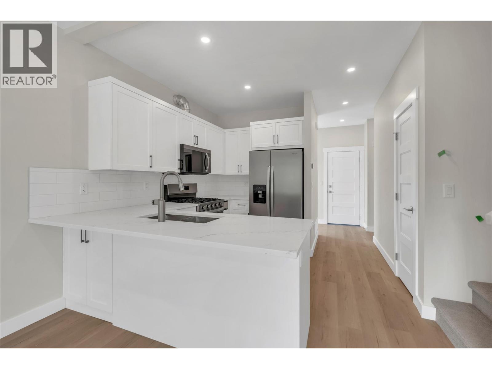 526 Similkameen Ave - 4