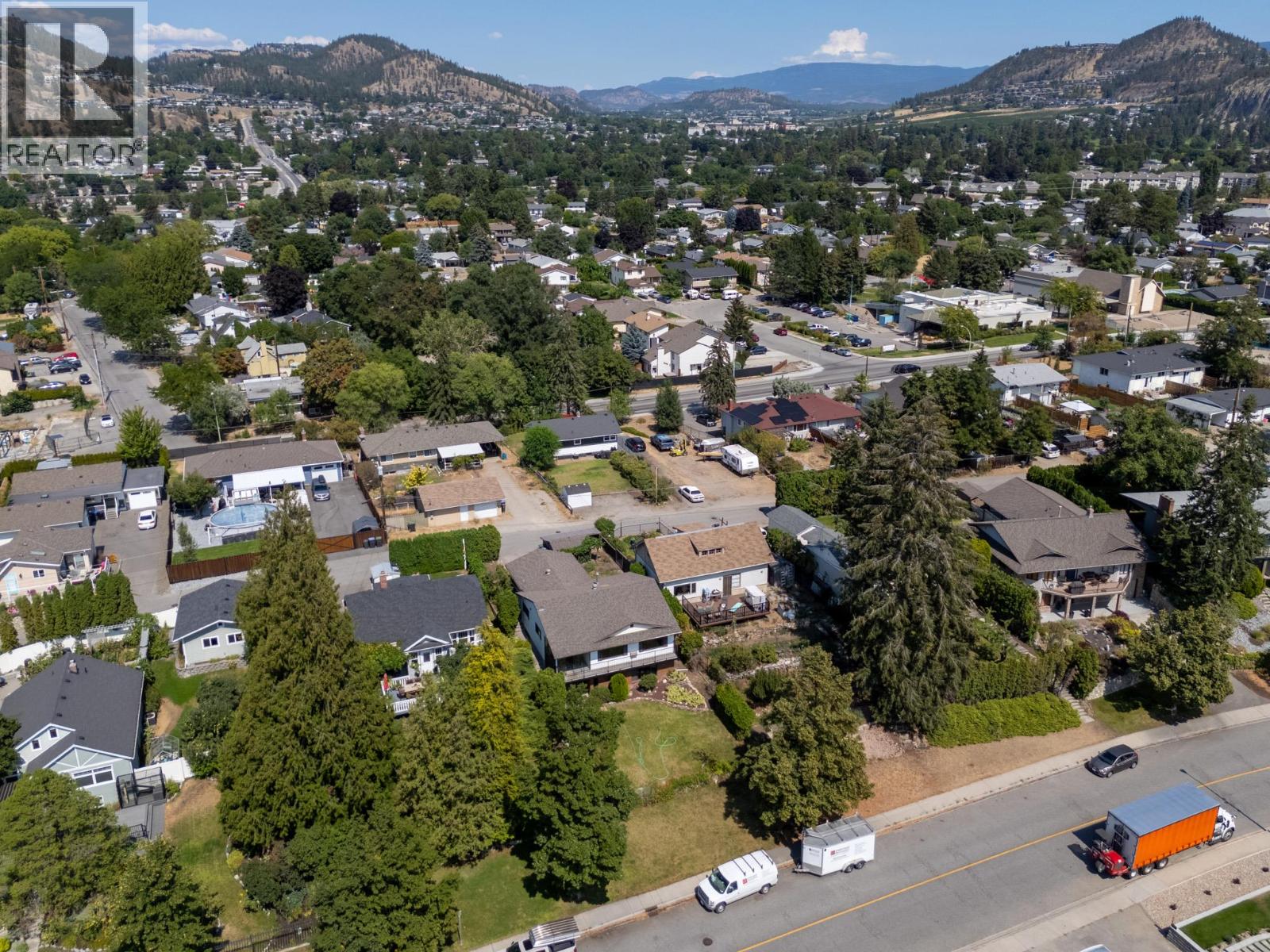 1470 Lawrence Avenue - 35