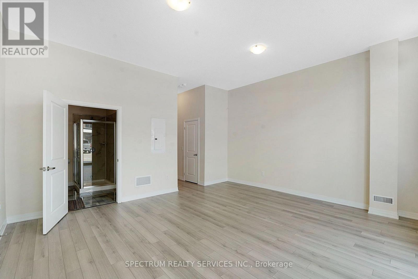 #108 585 COLBORNE STREET E - 13