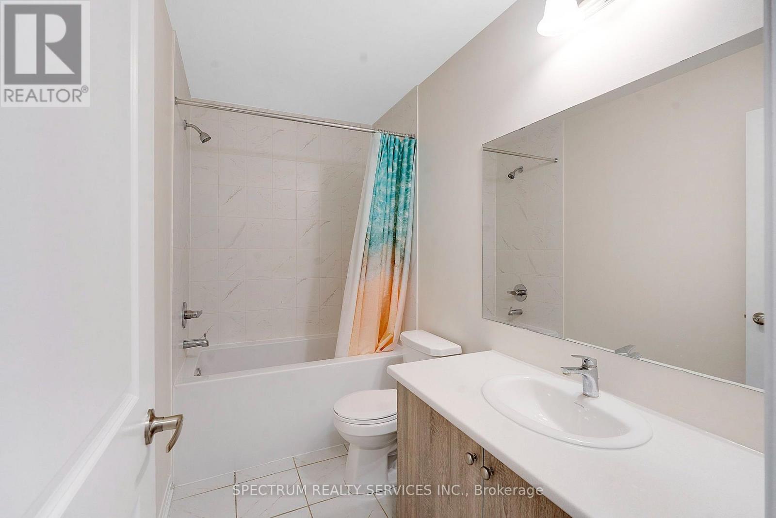 #108 585 COLBORNE STREET E - Image 35