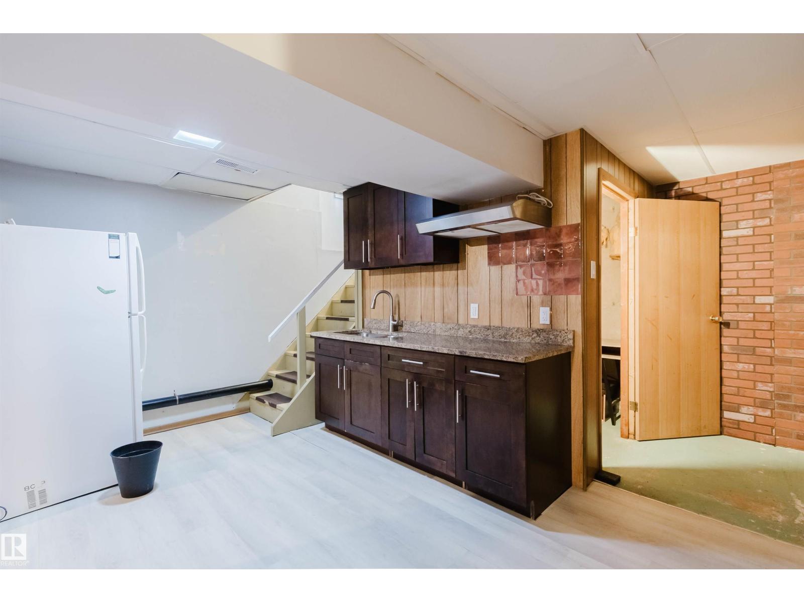 11420 46 Avenue NW - Photo 19