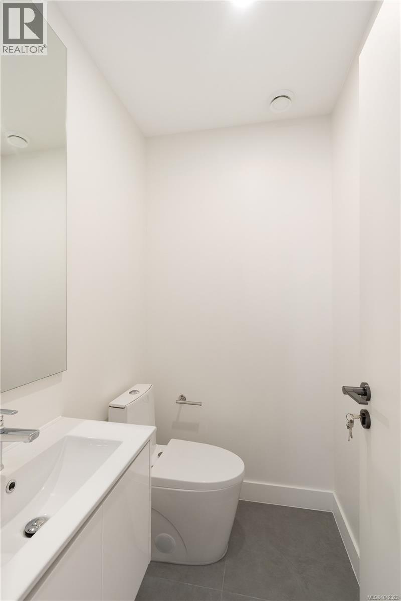 #120 916 Orono Ave - Image 31