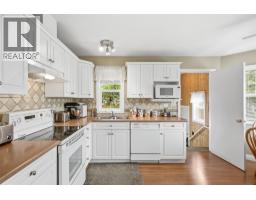 Kitchen - 1339 Richter Street, Kelowna, BC V1Y2L5 Photo 11