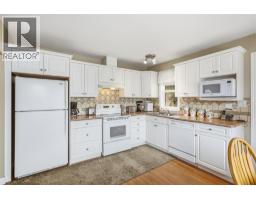 Living room - 1339 Richter Street, Kelowna, BC V1Y2L5 Photo 12