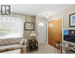 Partial bathroom - 1339 Richter Street, Kelowna, BC V1Y2L5 Photo 6