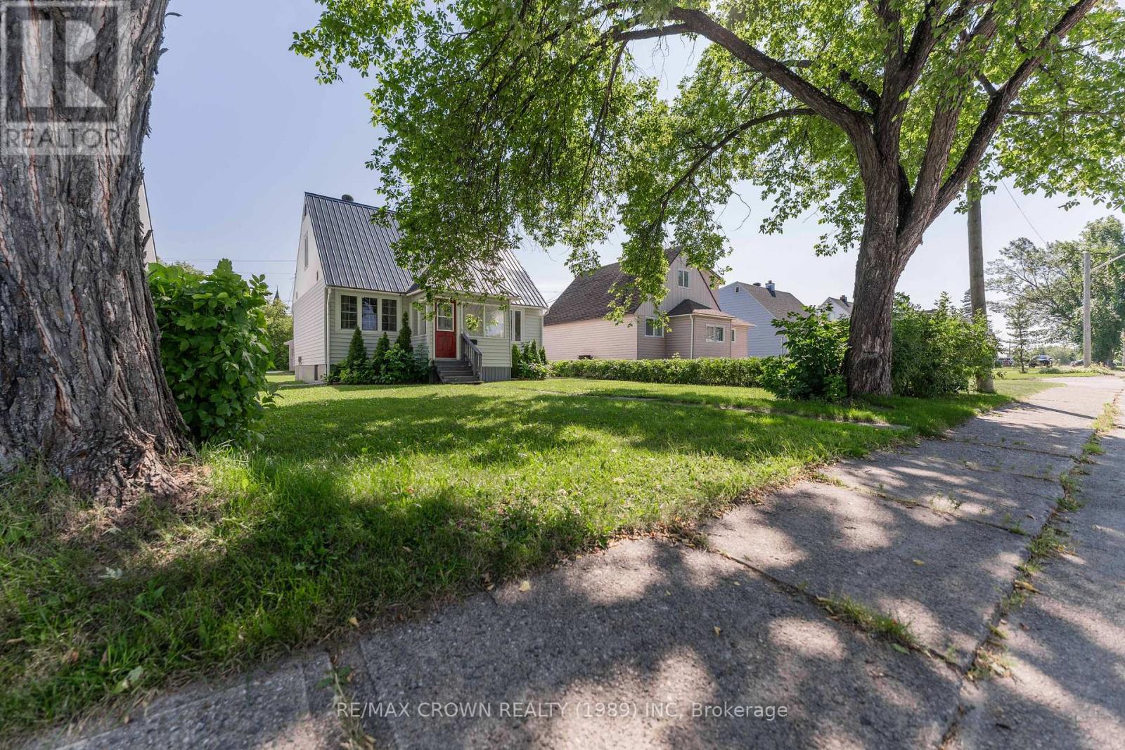 Property for sale at 40 BOWMAN AVENUE