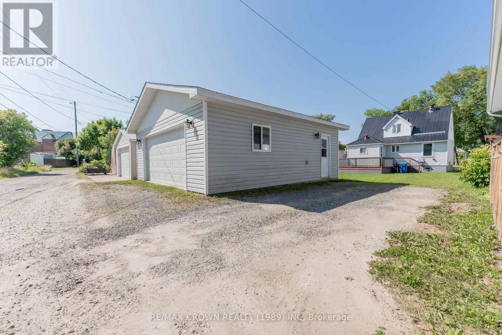40 BOWMAN AVENUE - 2