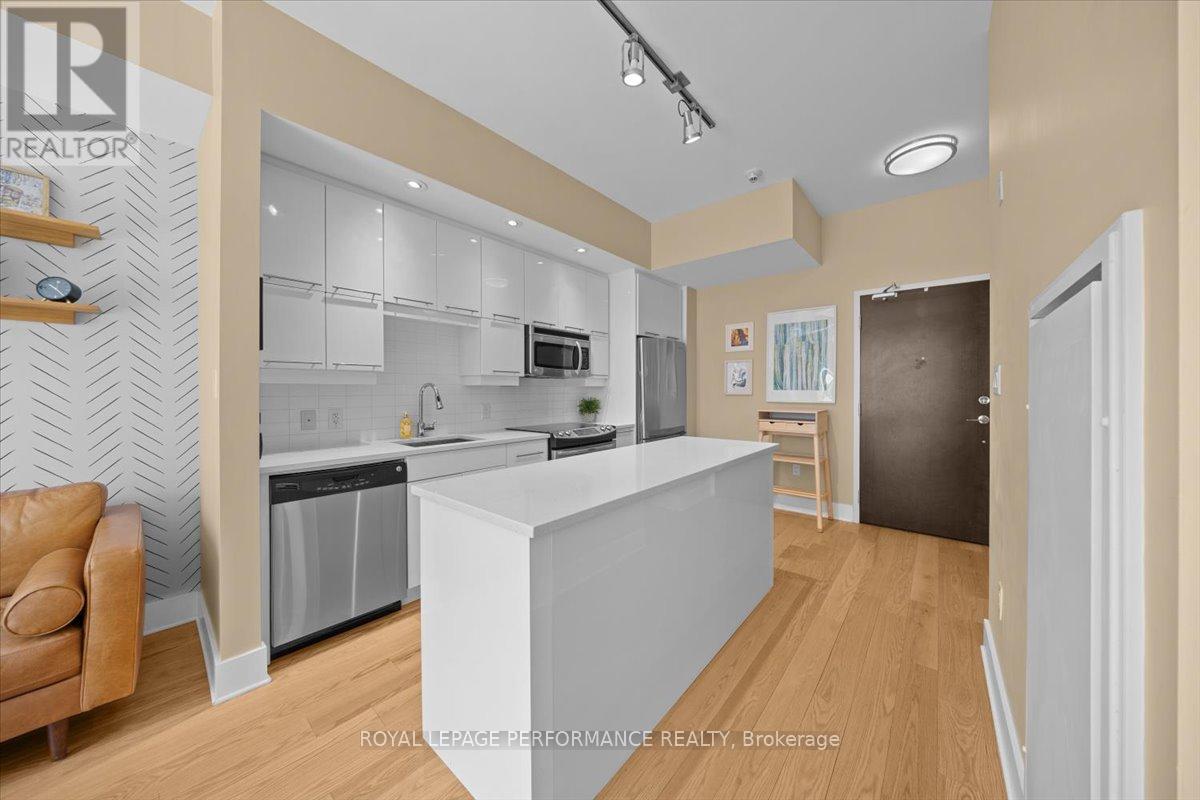616 - 101 Richmond Road