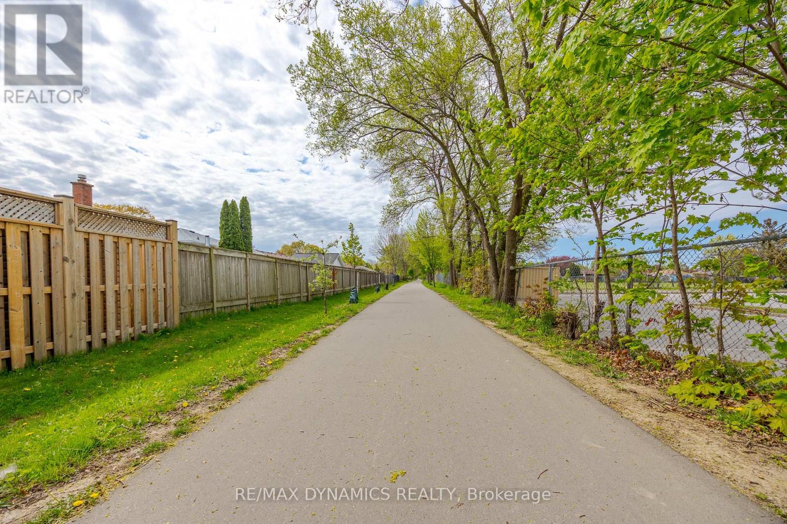 87 ROCHELLE DRIVE - 32