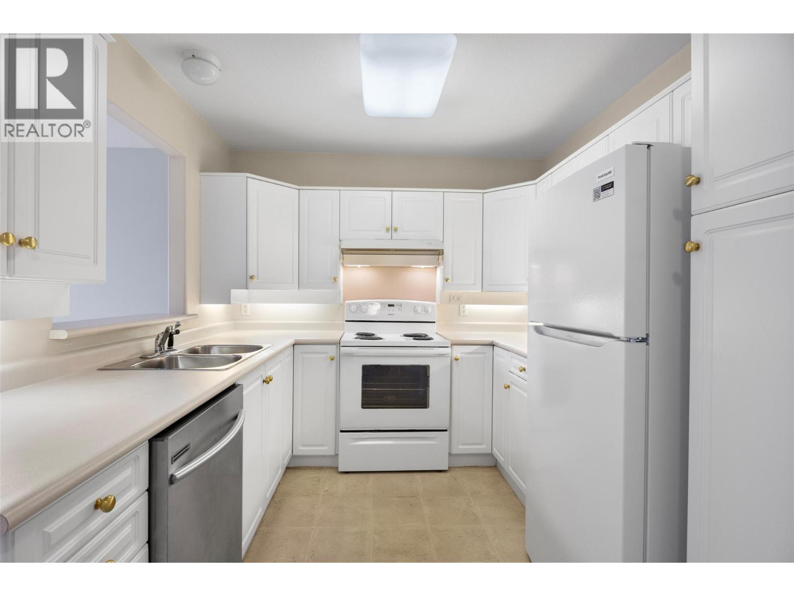 #301 490 LORNE Street - Image 8