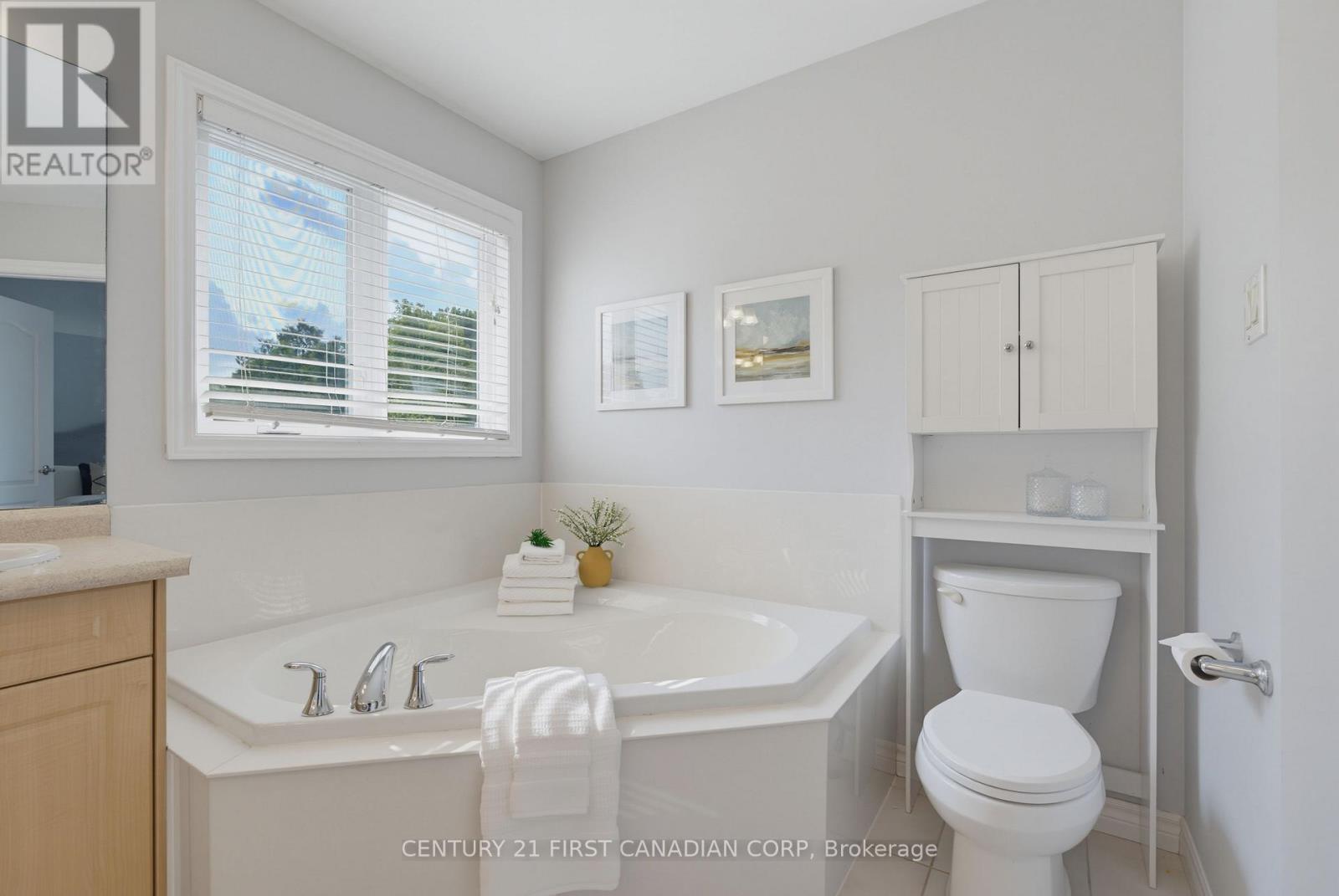 149 SKYLINE AVENUE - Image 25