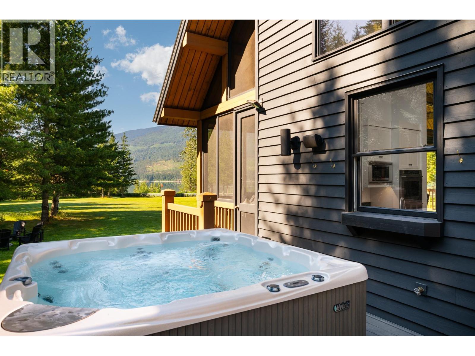 4785 Airport Way, Revelstoke