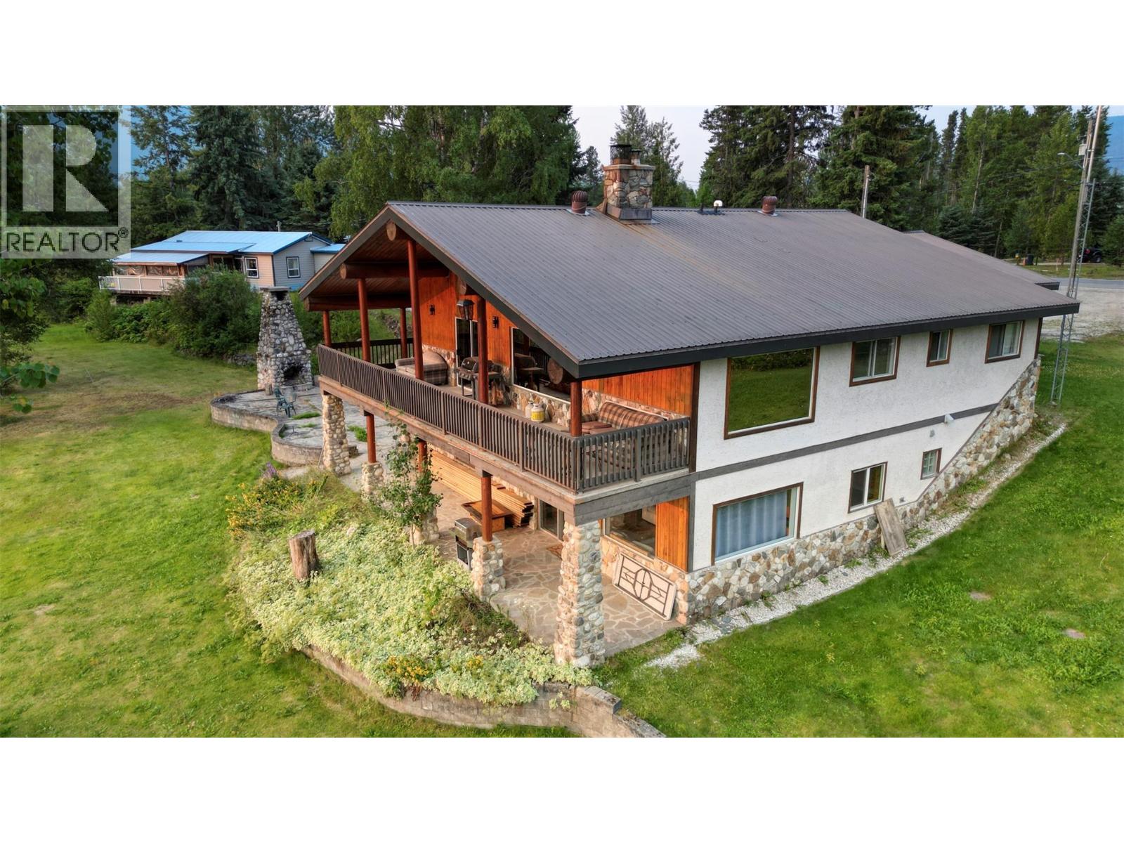 906 Harrwood Drive, Blue River, British Columbia, V0E1J0, Blue River, British Columbia — photo 4 of 5