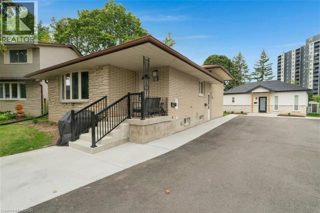 67 KIMBERLY Crescent Unit# UPPER — photo 2