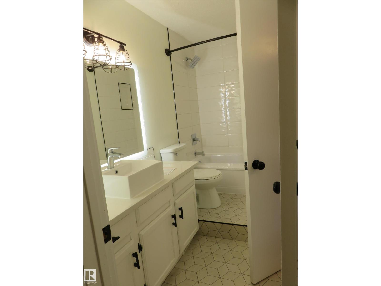8065 178 ST NW - Image 17