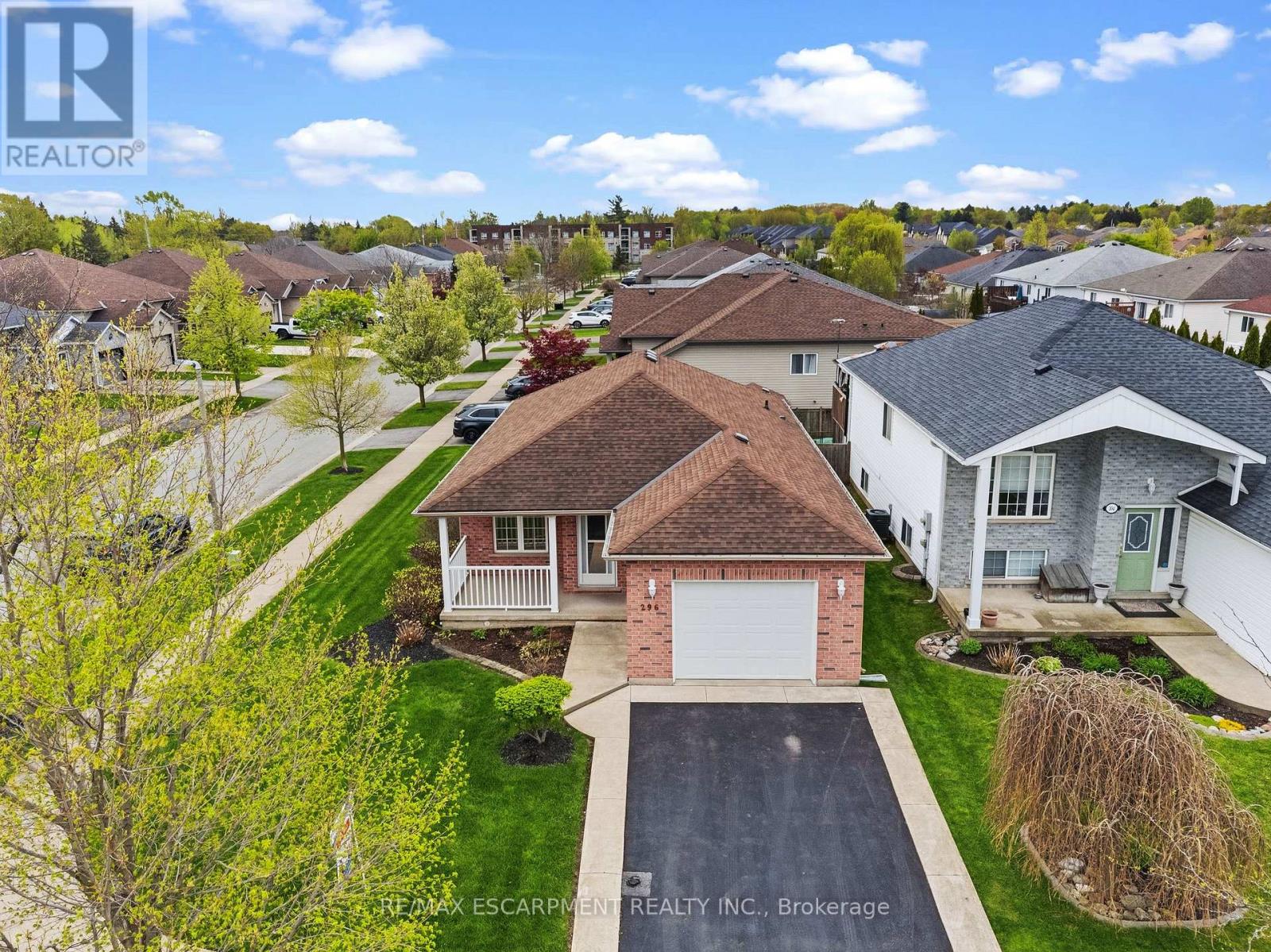 296 AUTUMN CRESCENT - 1