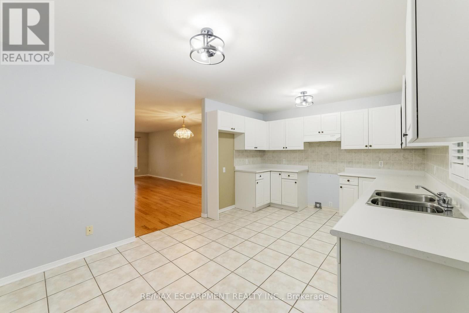 296 AUTUMN CRESCENT - Image 14