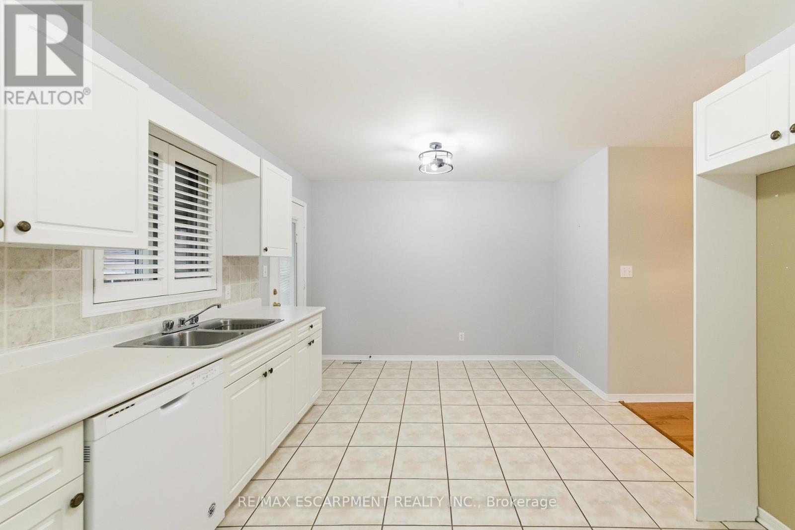 296 AUTUMN CRESCENT - 15